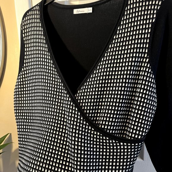 Reitmans cross over black and white sweater - Picture 4 of 5